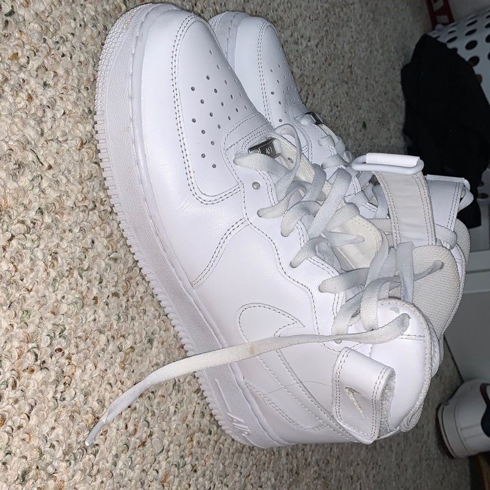 Size 8 men's mid Air Force 1s